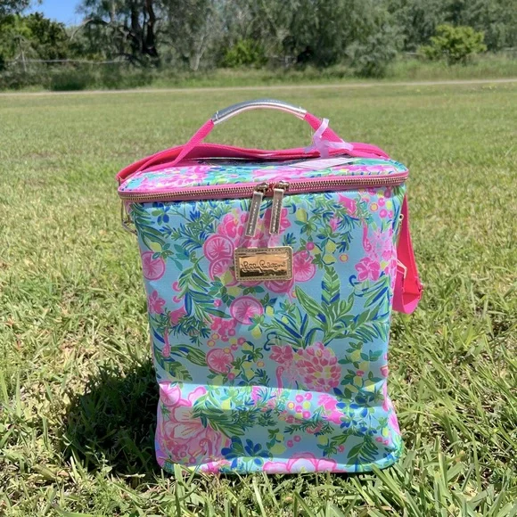LILY PULITZER Pink and Blue cooler Vibrant Design - Picture 5 of 13